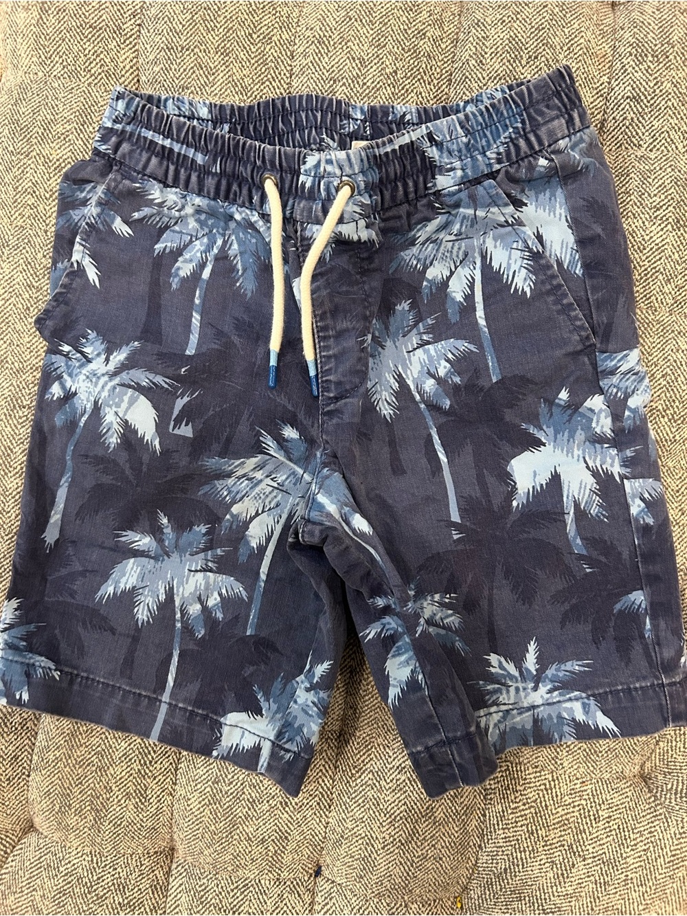 Gap boys size 10 Hawaiian shorts